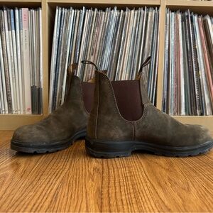 Blundstone women’s Rustic Brown Chelsea Boots size 9